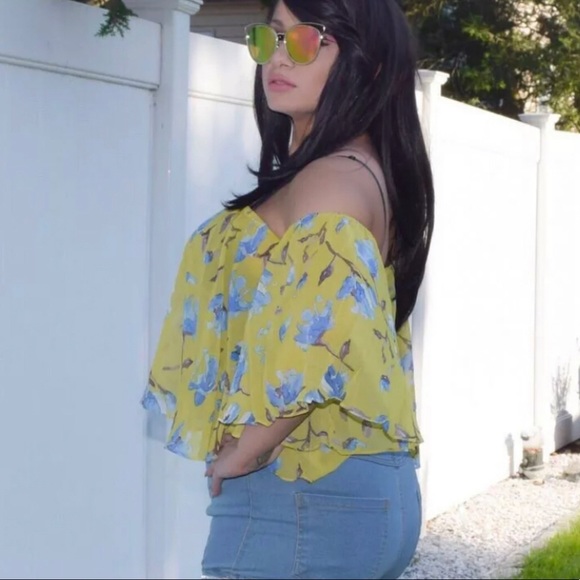 Yellow Top - Picture 1 of 4